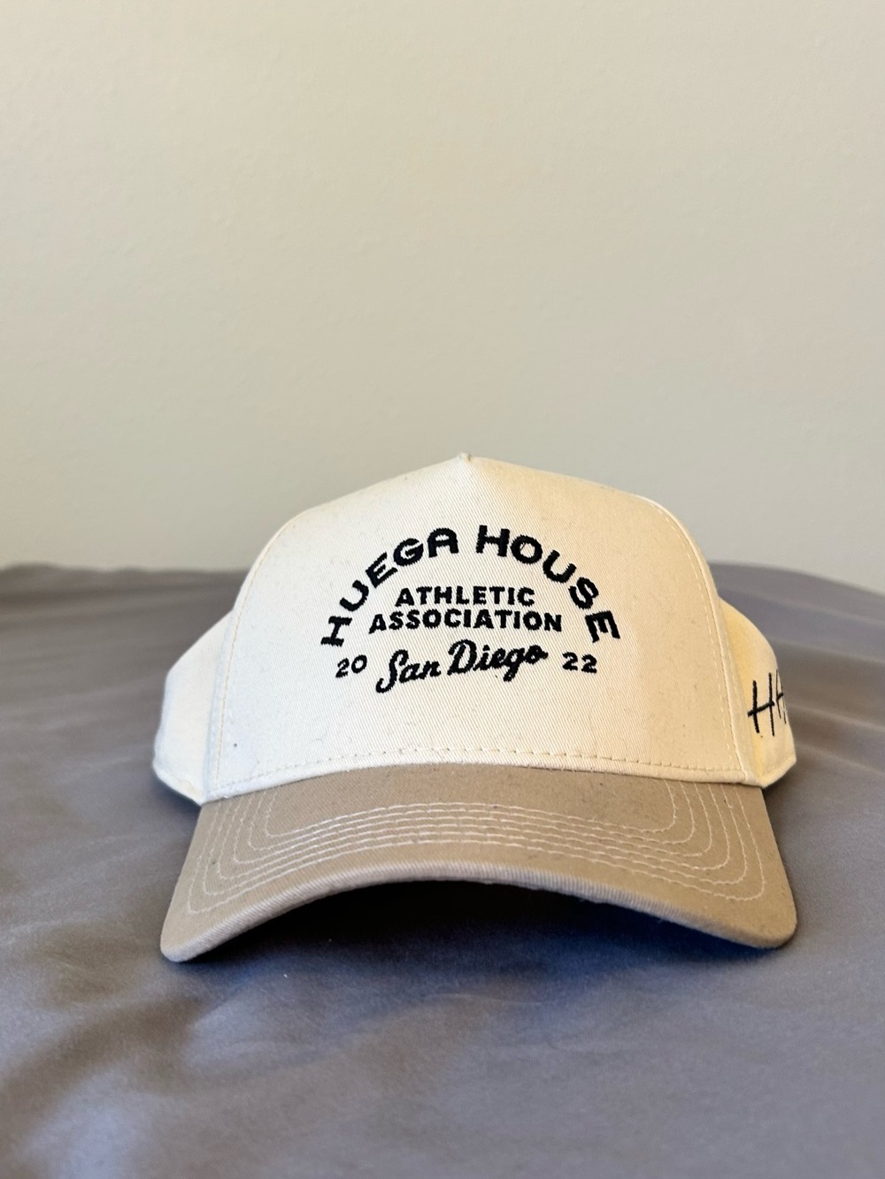 HUEGA HOUSE Men’s Cream and Tan Baseball Cap